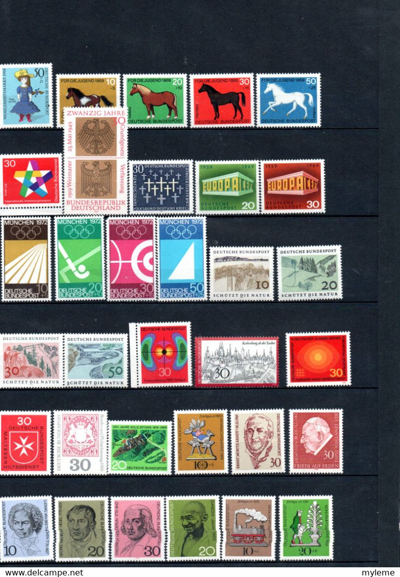 W161 Bel ensemble sur feuilles d'album, de timbres + blocs ** d'Allemagne .. A saisir !!!