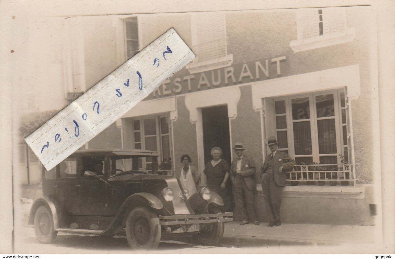 Une Renault KZ Monasix RY2   (1930 ) Garée Devant Un Restaurant  à Localiser ( Carte-photo ) - Voitures De Tourisme