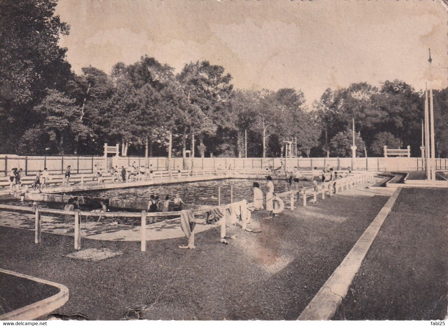 THAON LES VOSGES LA PISCINE - Thaon Les Vosges