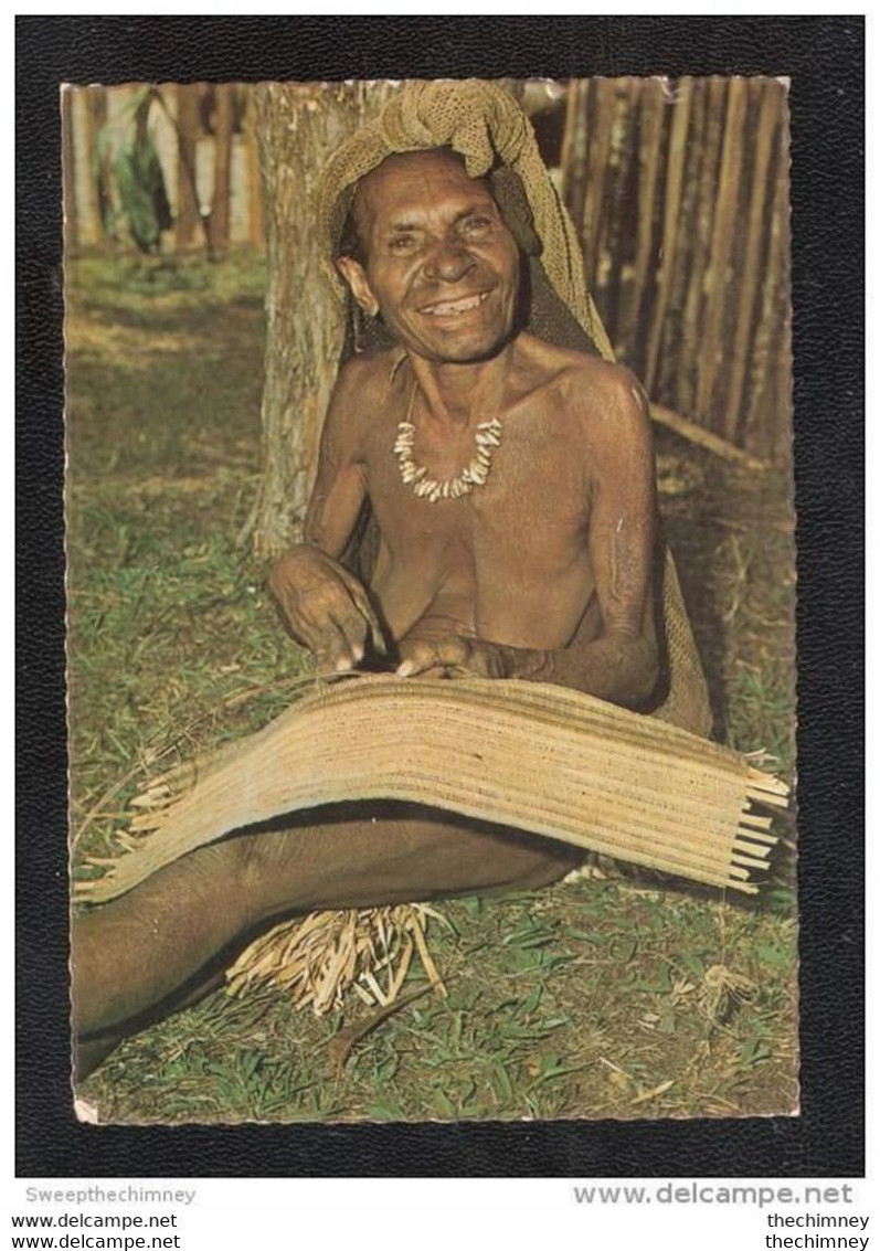 Papua New Guinea NUDE NAKED WOMAN WABAG WOMAN MAKING BILUM GRANDMA KNITTING + 1976 LOCAL STAMP USED - Papouasie-Nouvelle-Guinée