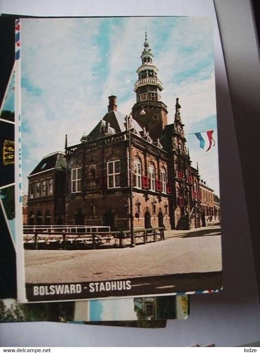 Nederland Holland Pays Bas Bolsward Met Stadhuis En Nederlandse Vlag - Bolsward