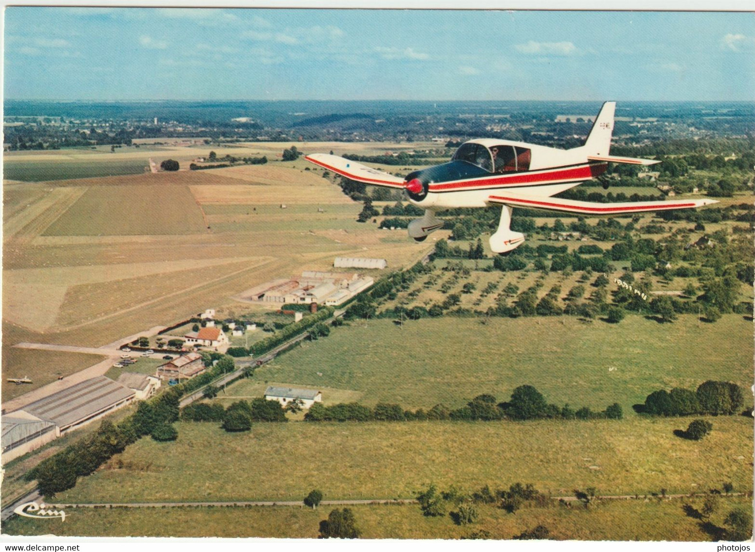 CPM Petit Avion De Tourisme Approchant L'aérodrome De Bernay (27)   Ed CIM - Aerodromes