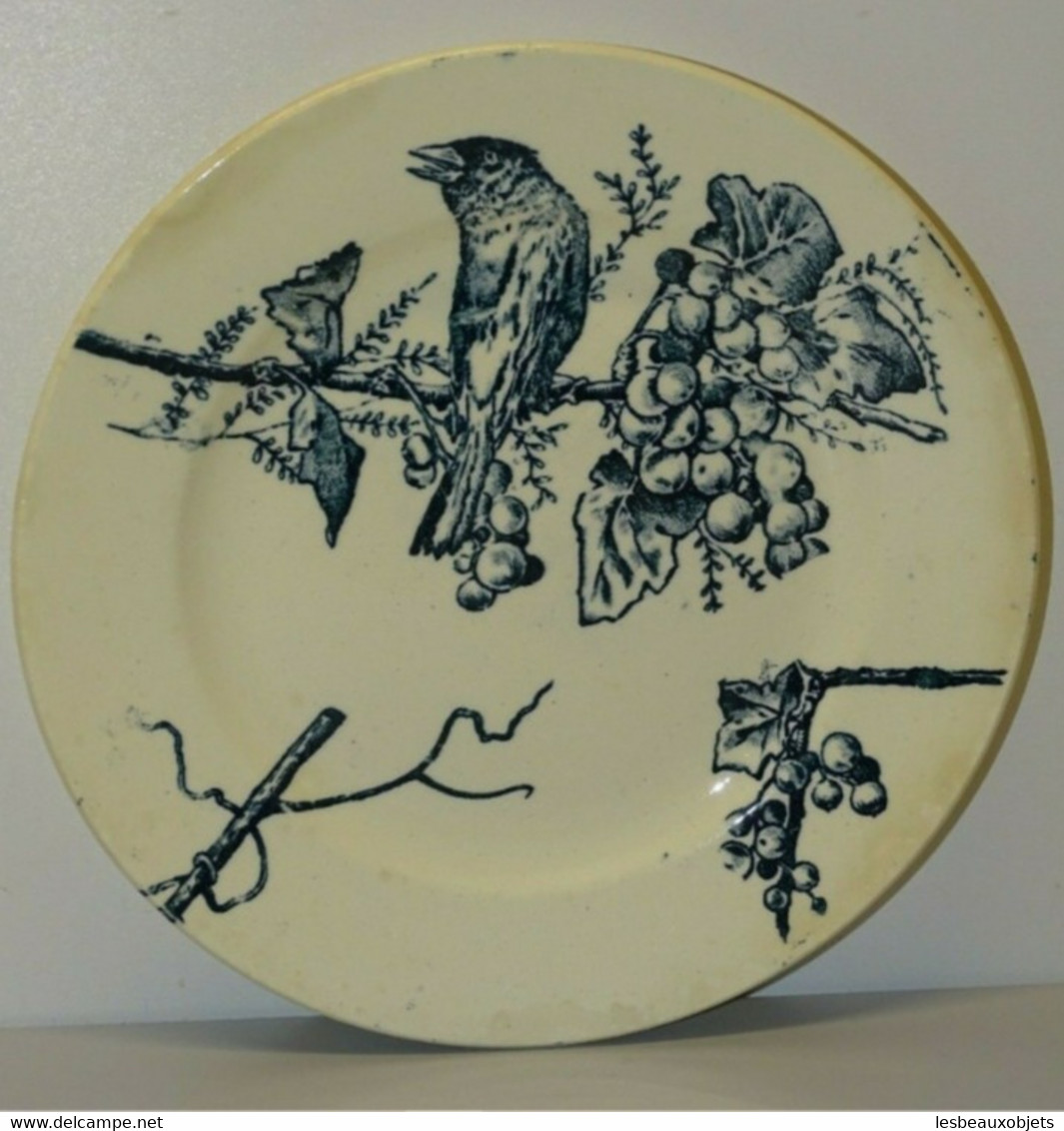 ANCIENNE ASSIETTE TERRE de FER HB & Cie OISEAU sur BRANCHE Vigne BLEUE VITRINE COLLECTION DECO