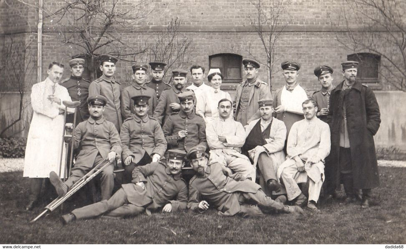 PHOTO ALLEMANDE - GUERRE 14-18 - BONN (ALLEMAGNE) - BLESSÉS AVEC INFIRMIER ET INFIRMIÈRE - Guerra 1914-18