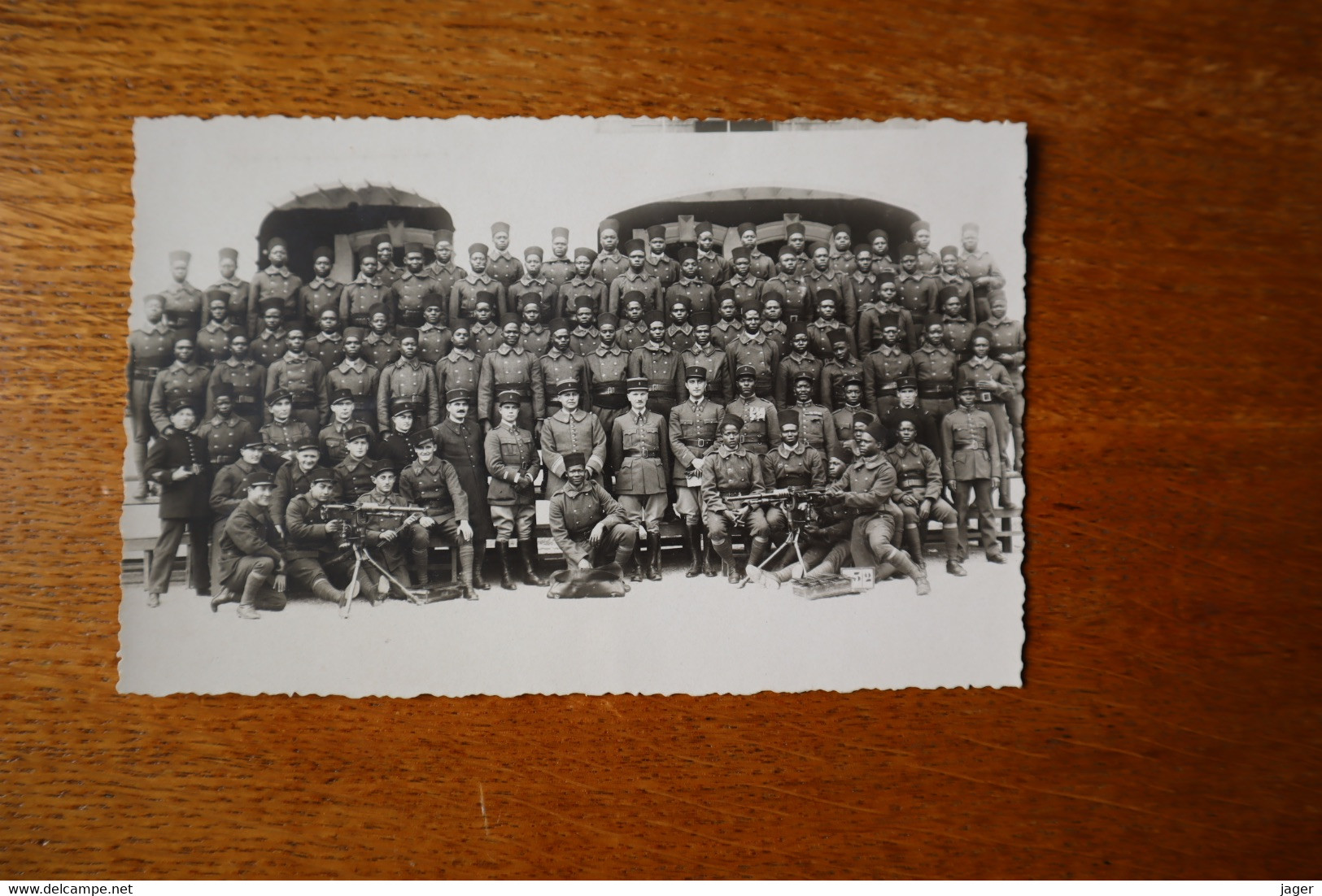 Carte Photo Tirailleurs Sénégalais  Mitrailleurs Compagnie Officiers Et Tirailleurs  Vers 1940 - Documents