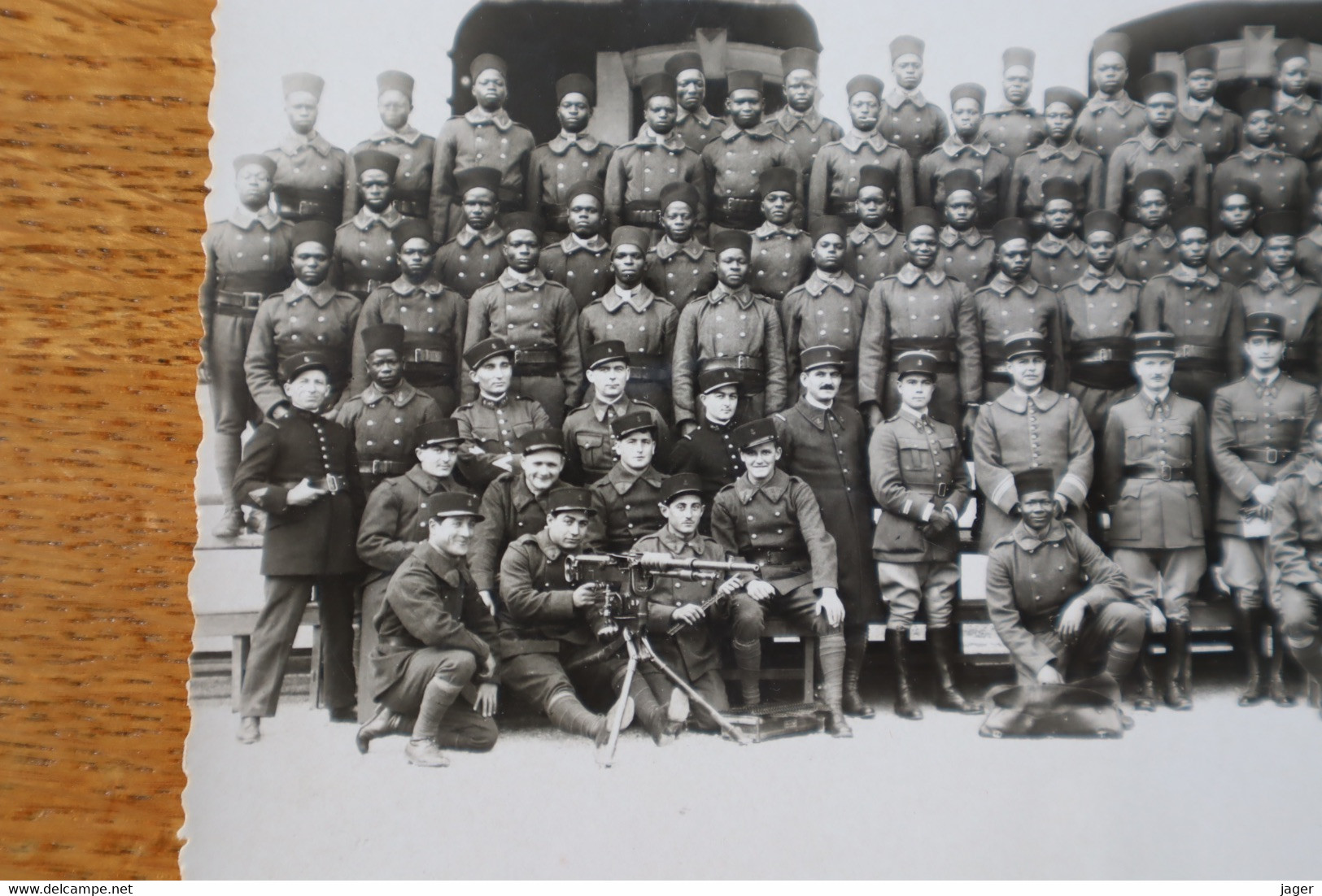 Carte Photo Tirailleurs Sénégalais  Mitrailleurs Compagnie Officiers Et Tirailleurs  Vers 1940 - Documents