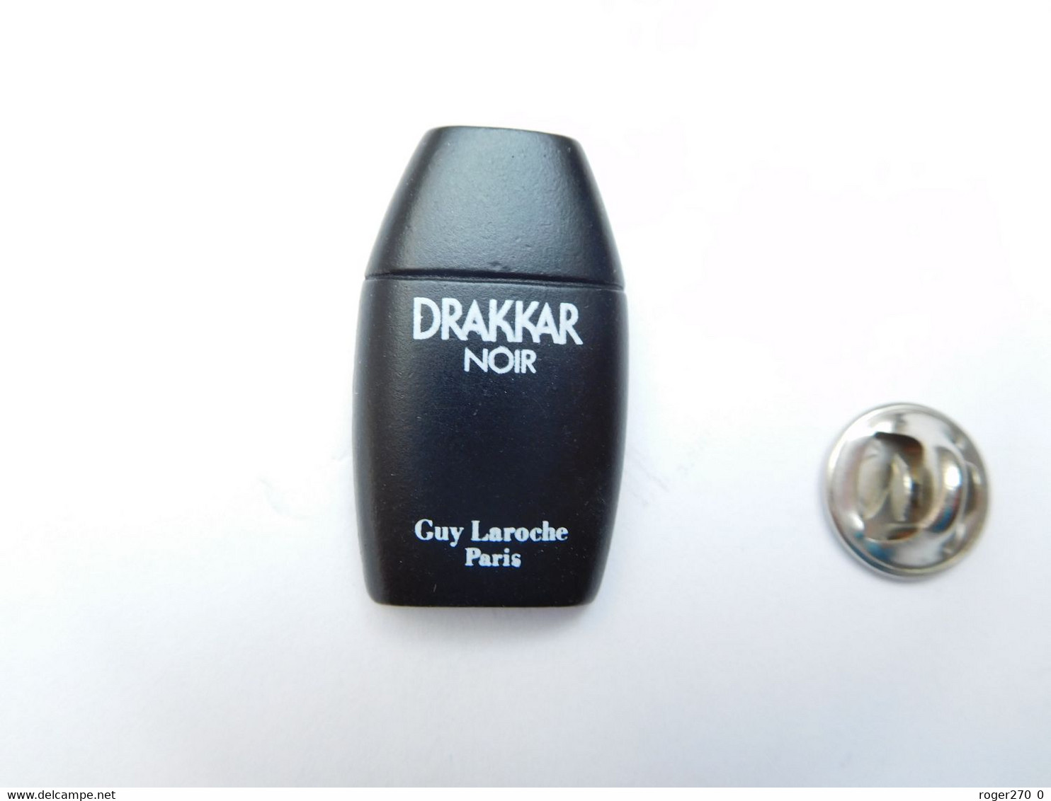 Superbe Pin's Pins En Relief , Parfum Drakkar De Guy Laroche - Parfums