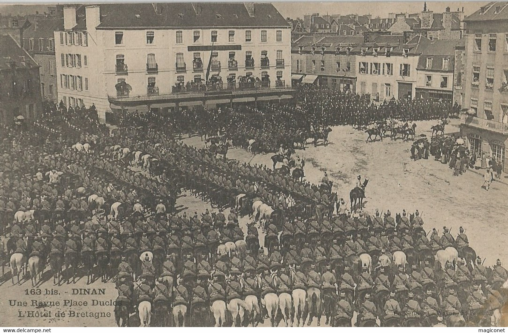 CPA - Dinan - Une Revue - Place Duclos - Hôtel De Bretagne - Dinan