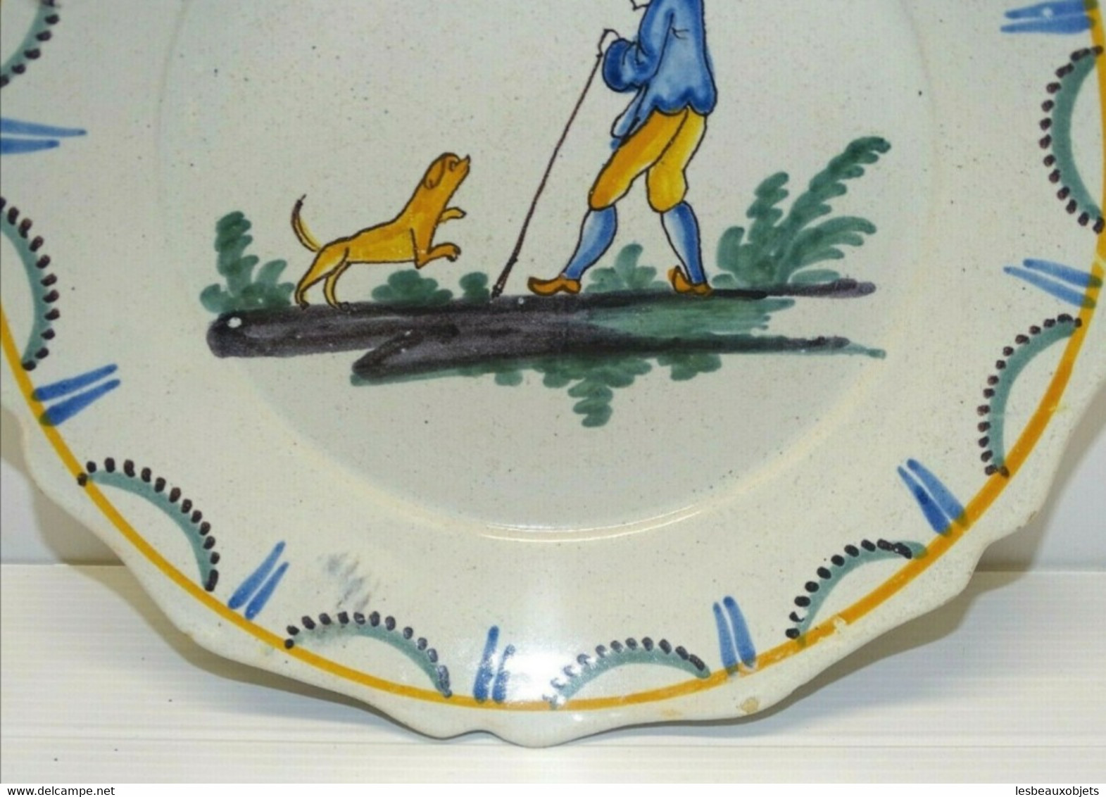 BELLE ASSIETTE XVIIIe BERGER et SON CHIEN NEVERS BEL ETAT COLLECTION CERAMIQUE déco vitrine