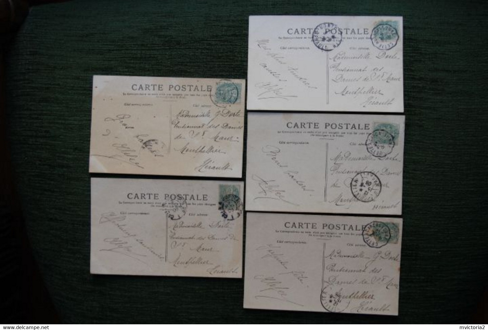 Série de 5 cartes Postales : L'OREILLER