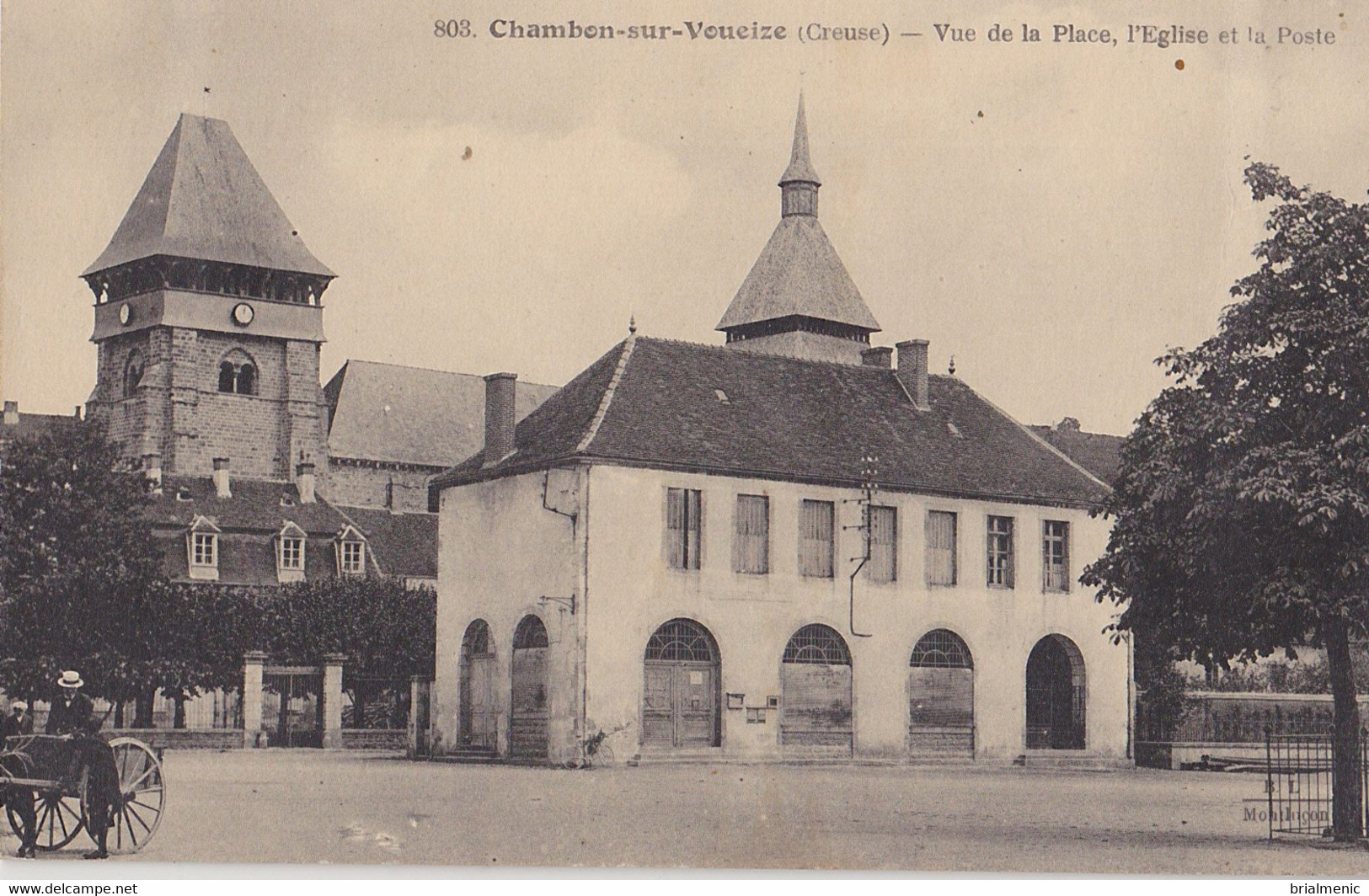 CHAMBON SUR VOUEIZE  Vue De La Place L'église Et La Poste - Chambon Sur Voueize