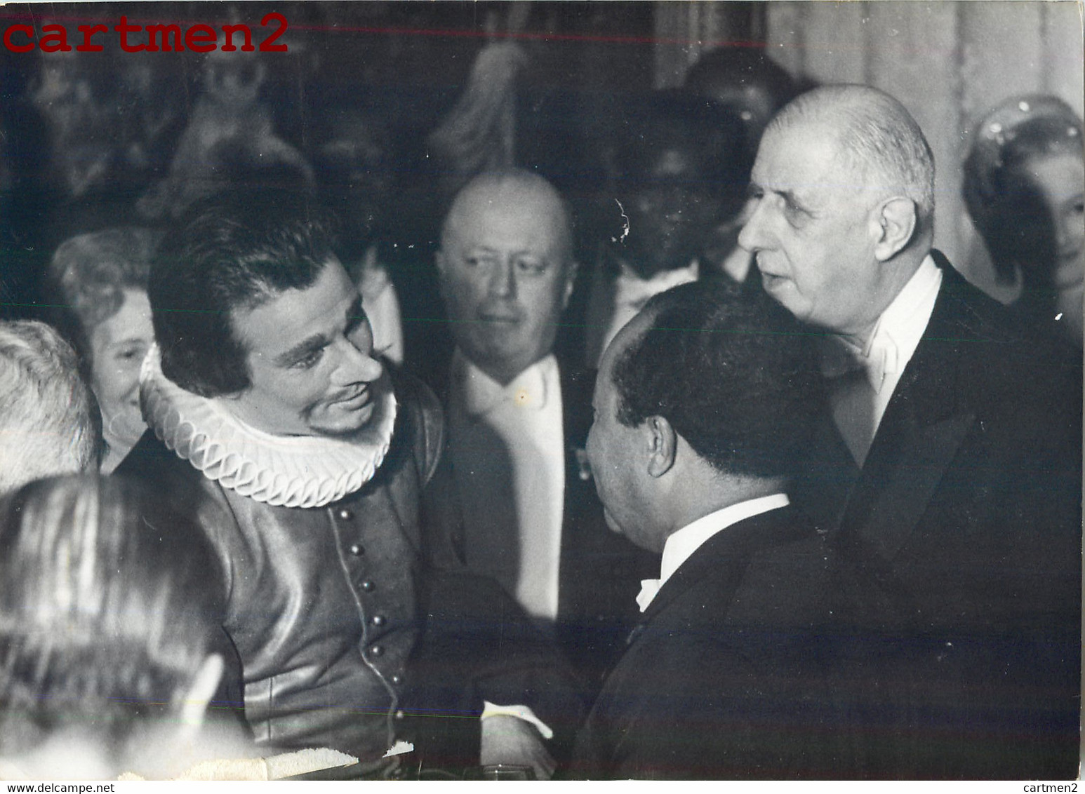 LE GENERAL DE GAULLE A LA COMEDIE FRANCAISE PRESIDENT DU TOGO NICOLAS GRUNITZKY CYRANO DE BERGERAC JEAN PIAT - Oorlog, Militair