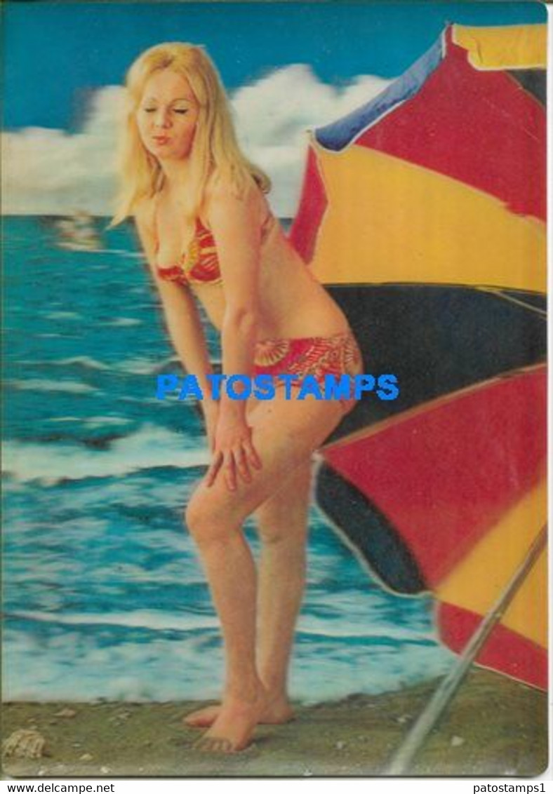 167860 ART ARTE THREE DIMENSIONAL 3 D 3D WOMAN SENSUAL IN SWIMSUIT WITH UMBRELLA 22 X 15.5 CM NO POSTAL POSTCARD - Unclassified