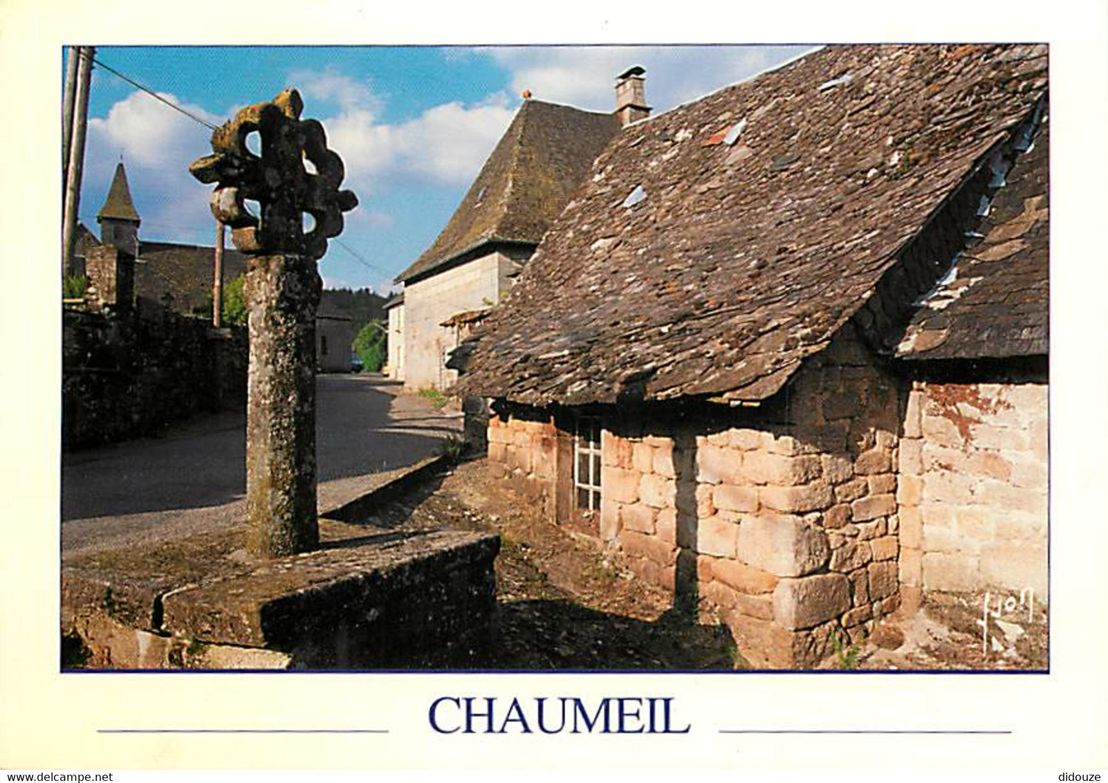 19 - Chaumeil - Au Coeur Des Monédières, Le Village De Chaumeil Et Sa Croix - CPM - Voir Scans Recto-Verso - Autres & Non Classés