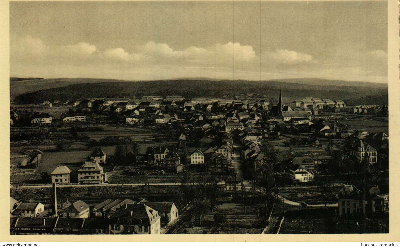 SARREBOURG Vue Générale De La Ville. A L'arrière Plan: Les Casernes Et Les Cités-Cadres - Sarrebourg