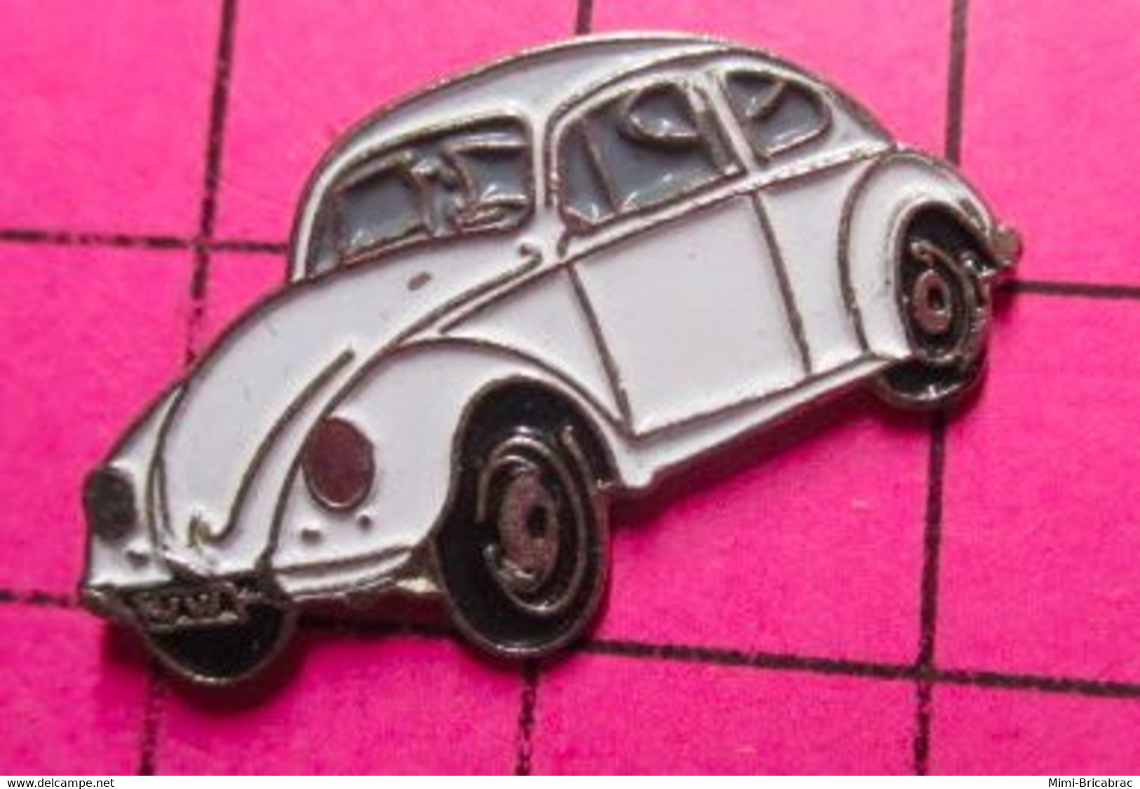 710e Pin's Pins / Beau Et Rare / THEME : AUTOMOBILES / VW VOLKSWAGEN COCCINELLE BLANCHE - Volkswagen