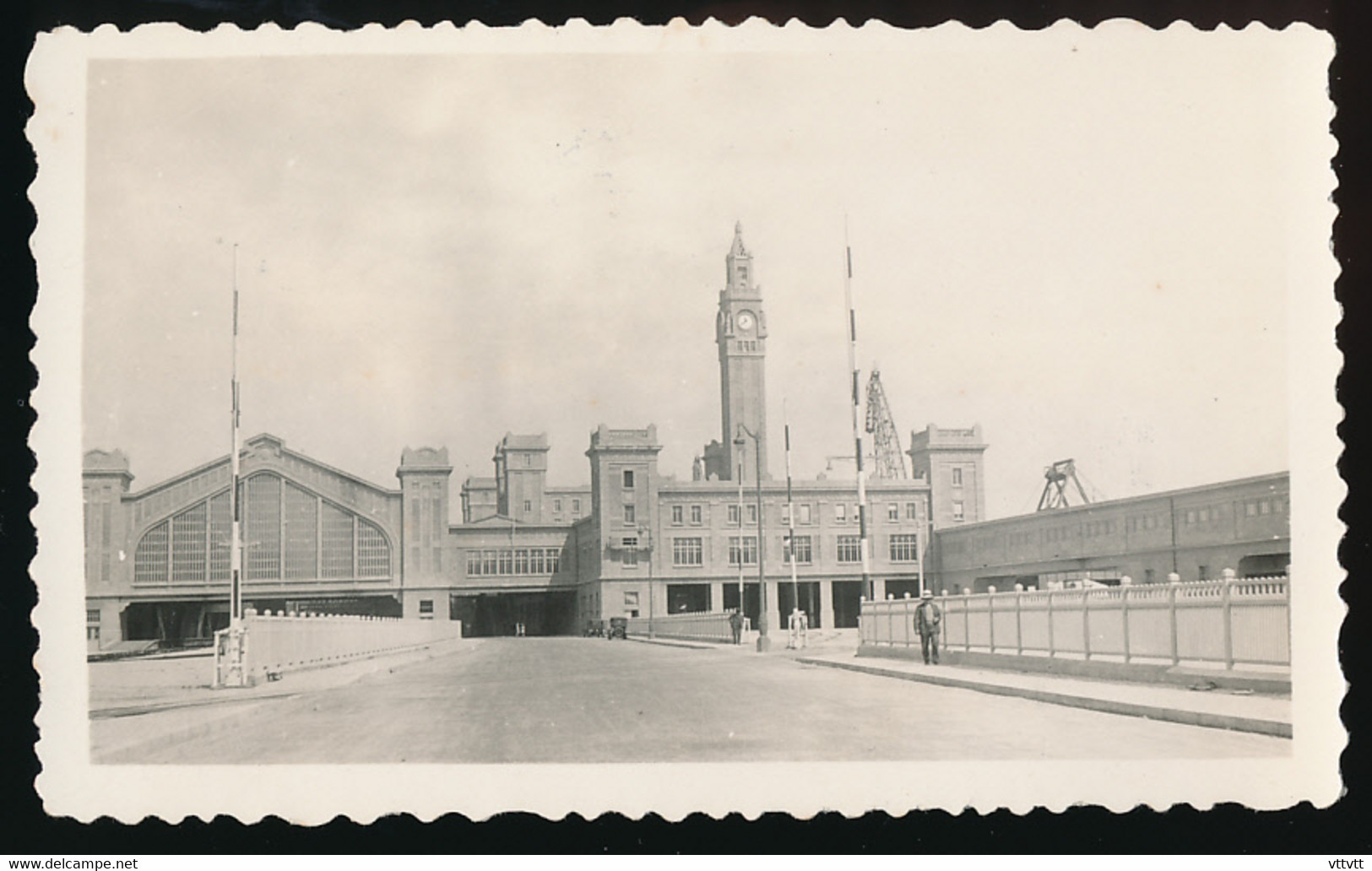 Photo (Août 1933) : CHERBOURG (Manche), La Gare Maritime, Beffroi - Plaatsen