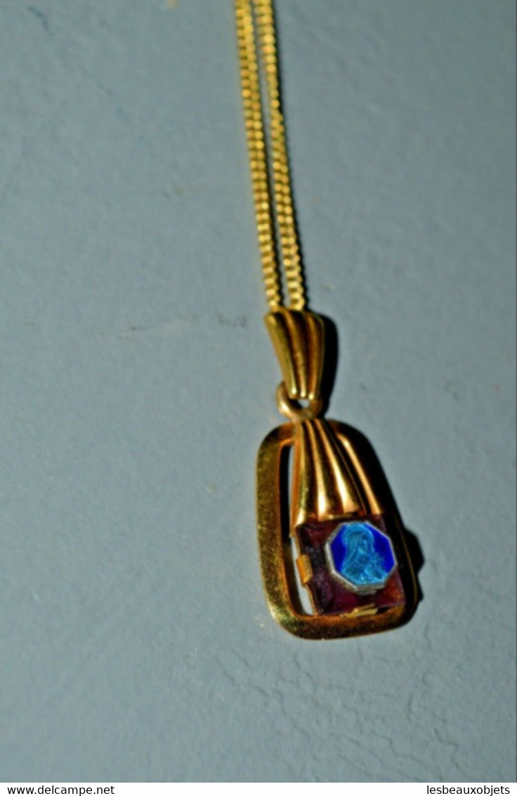 JOLI COLLIER PENDENTIF CHAINE plaqué OR VIERGE émaillé émail sur Pierre Mauve