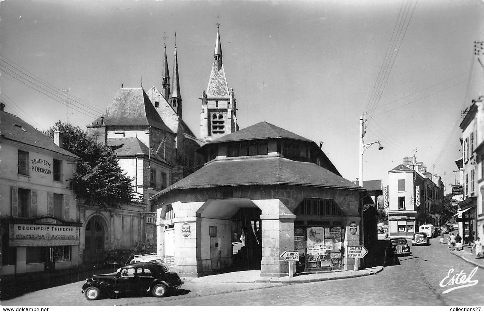 91-DOURDAN- LES HALLES ET LA RUE DE CHARTRES - Dourdan