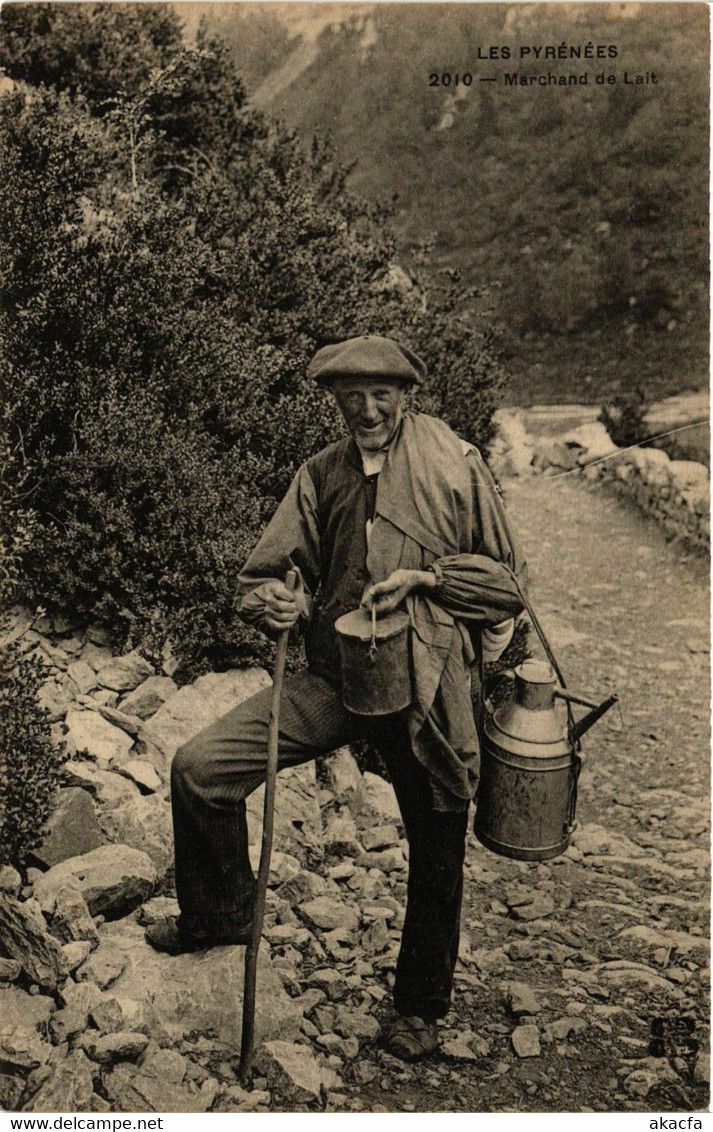 CPA Les Pyrénées Marchand De Lait (415541) - Andere & Zonder Classificatie