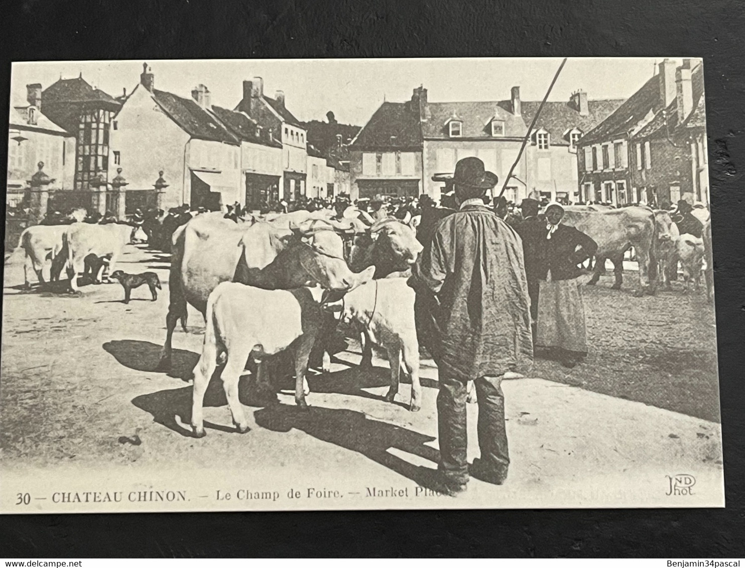 Cpa  Château Chinon, Le Champ De Foire, Market Place Edition Cecodi D’après 1900 Qualité - Chateau Chinon