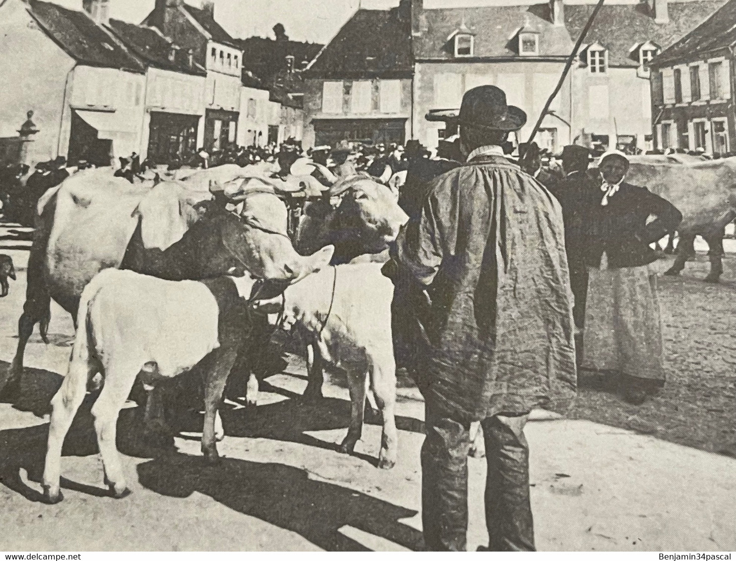 Cpa  Château Chinon, Le Champ De Foire, Market Place Edition Cecodi D’après 1900 Qualité - Chateau Chinon