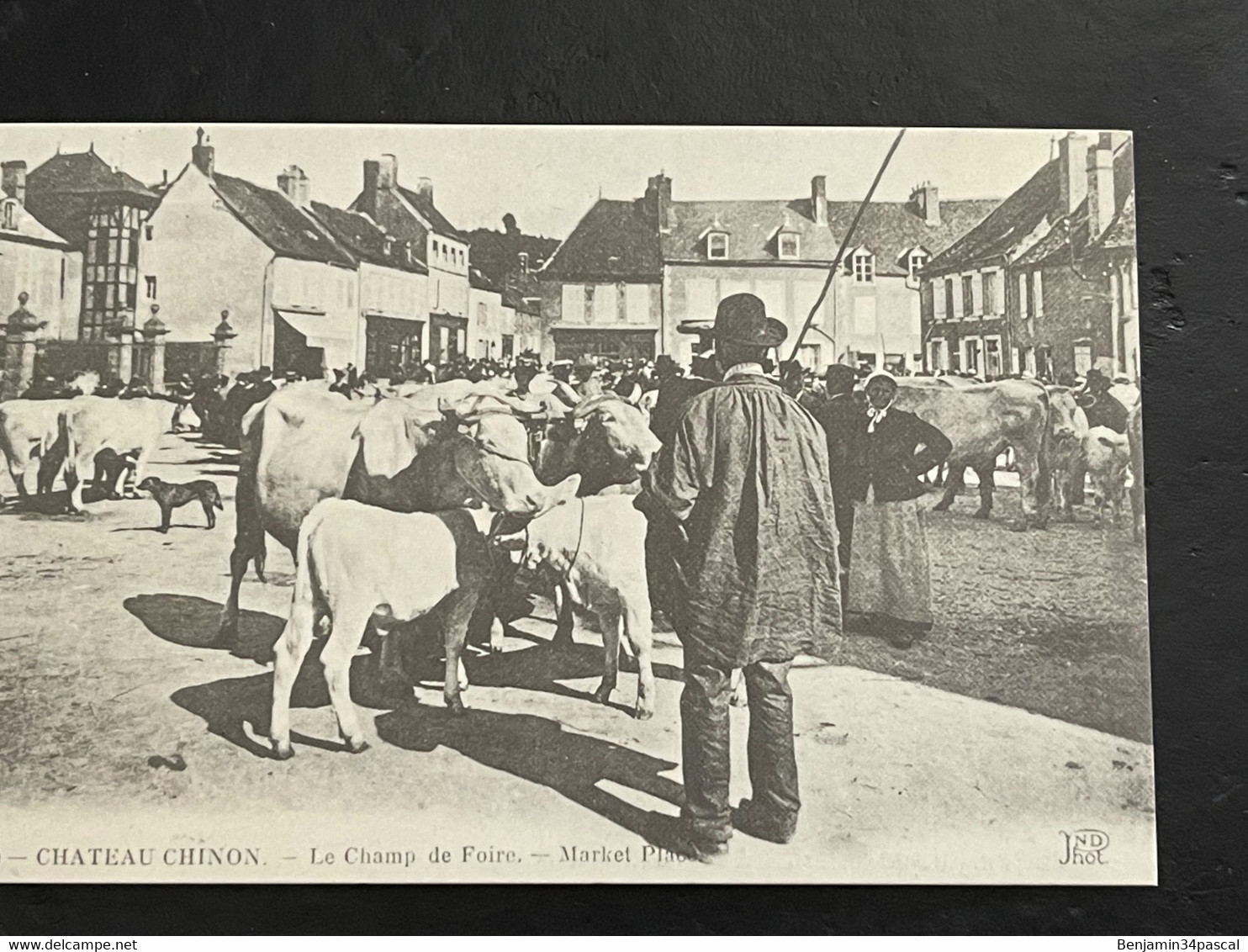 Cpa  Château Chinon, Le Champ de Foire, Market place Edition Cecodi d’après 1900 Qualité