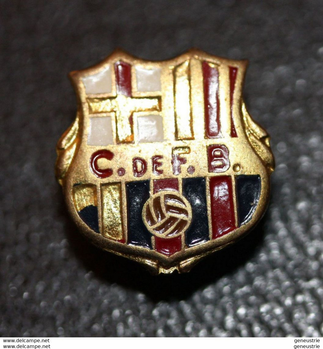 Rare Insigne De Col Ancien De Football Version 1941 "Football Club De Barcelone" Soccer Pin - Apparel, Souvenirs & Other