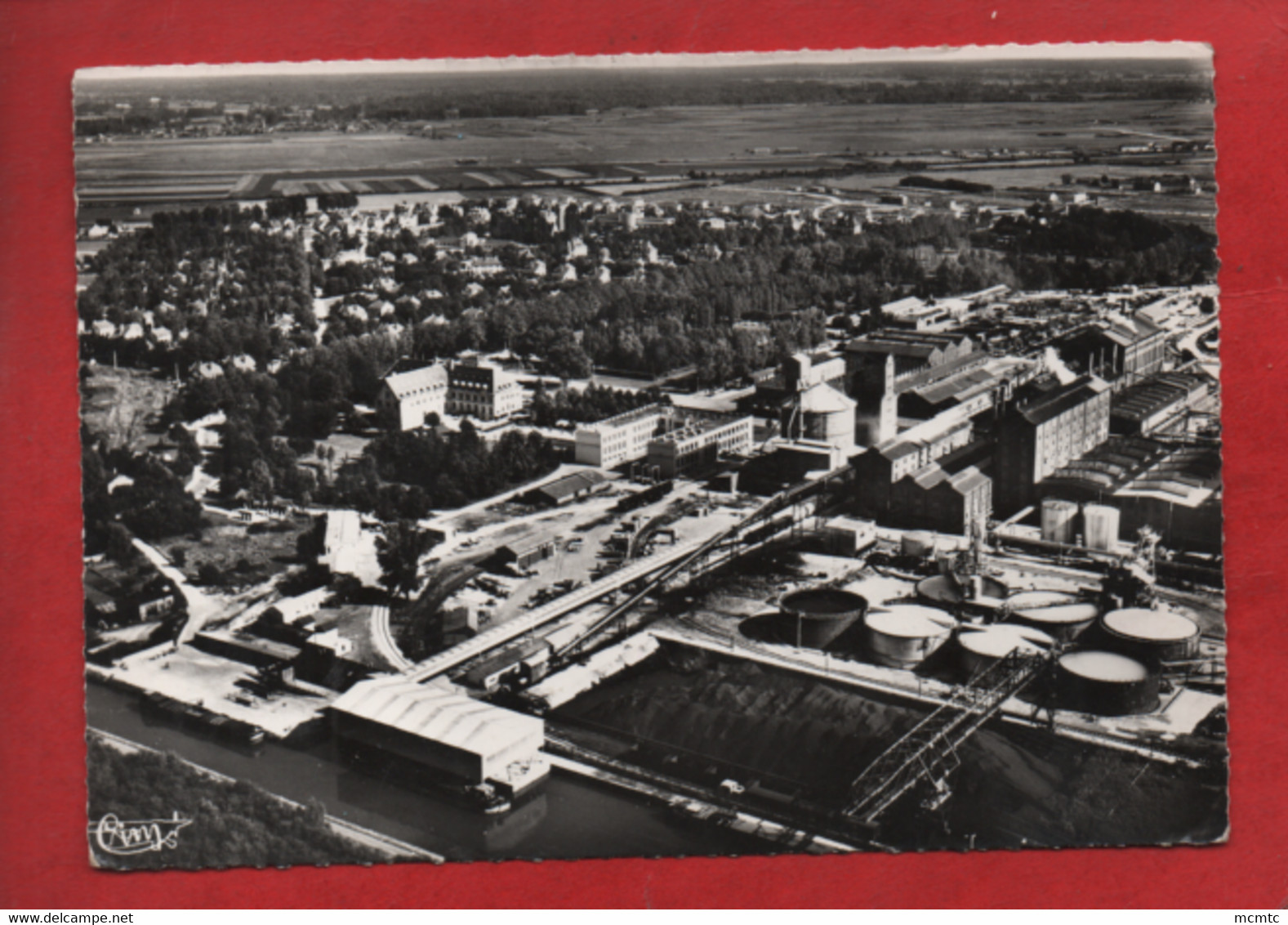 CPSM Grand Format -  Tavaux Cités -( Jura) - Les Usines Solvay - Vue Aérienne - Tavaux