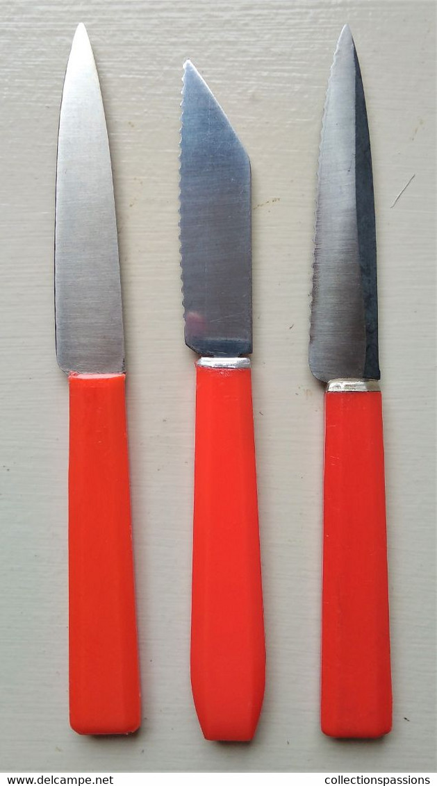 - Lot De 3 Couteaux. Année 70 - Orange - 1970 - Seventies - - Messen