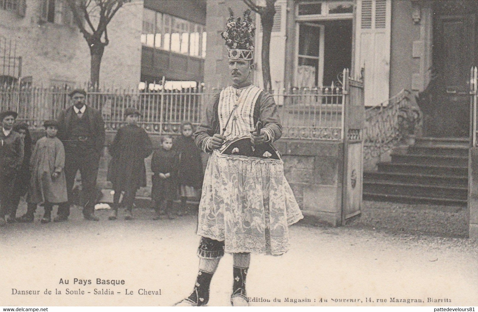 CPA (64) Au Pays Basque Danseur De La Soule Saldia "Le Cheval" Danseur Basque Costumes Coutumes Traditions  2 Scans - Altri & Non Classificati