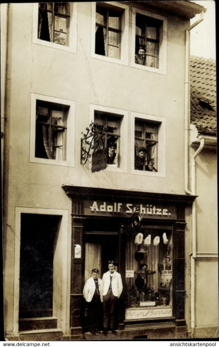 Photo CPA Männer Vor Der Handlung Von Adolf Schütze, Odol, Perücken - Altri & Non Classificati