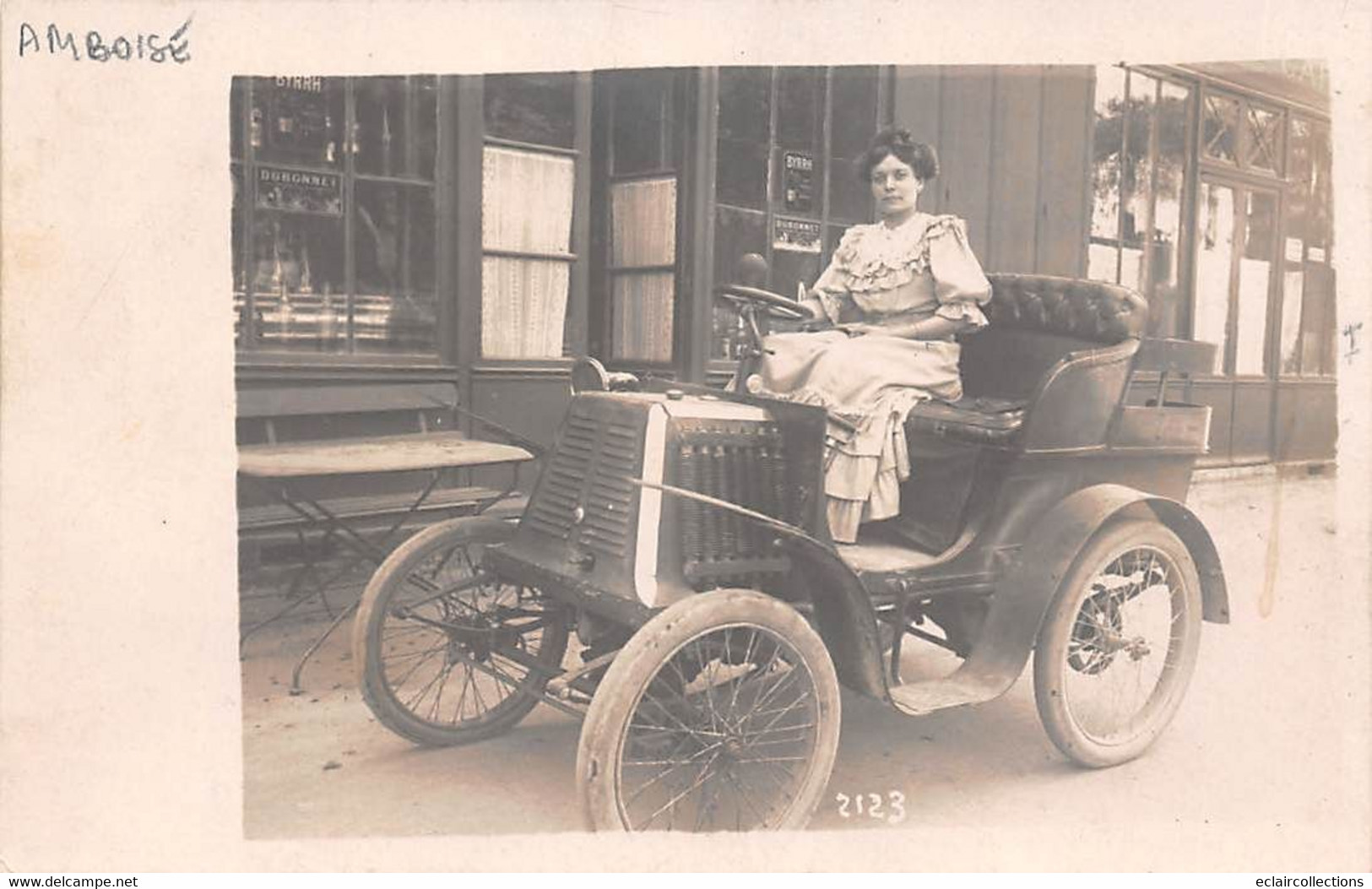 Amboise  Attribué A :       37        Automobile Renault ? Quai  Charles Guinot  N°2123  Carte Photo      (voir Scan) - Amboise