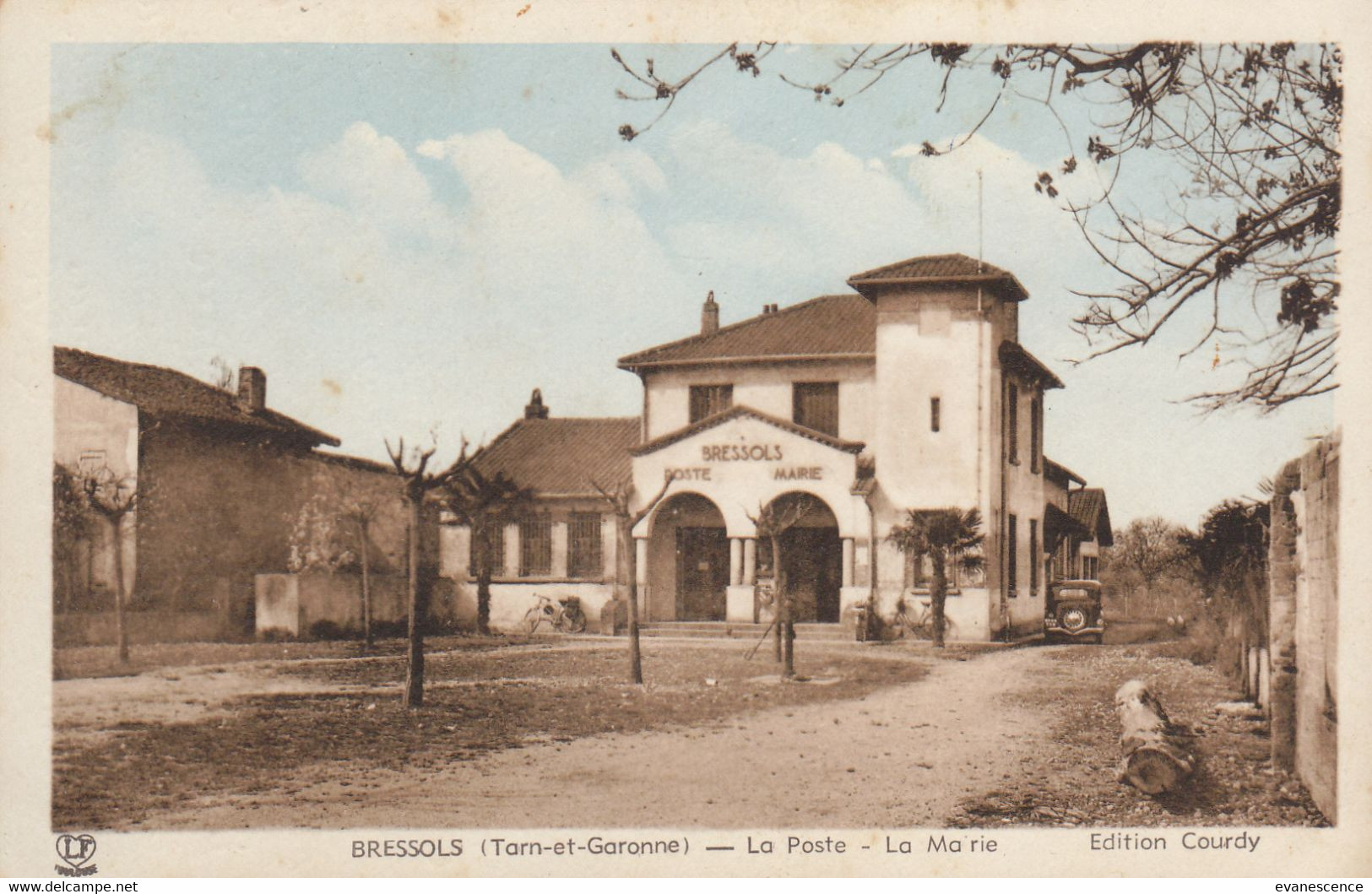 82 : Bressols : Poste Et Mairie    ///  Ref.  AOUT  21 // N° 16.892 - Bressols