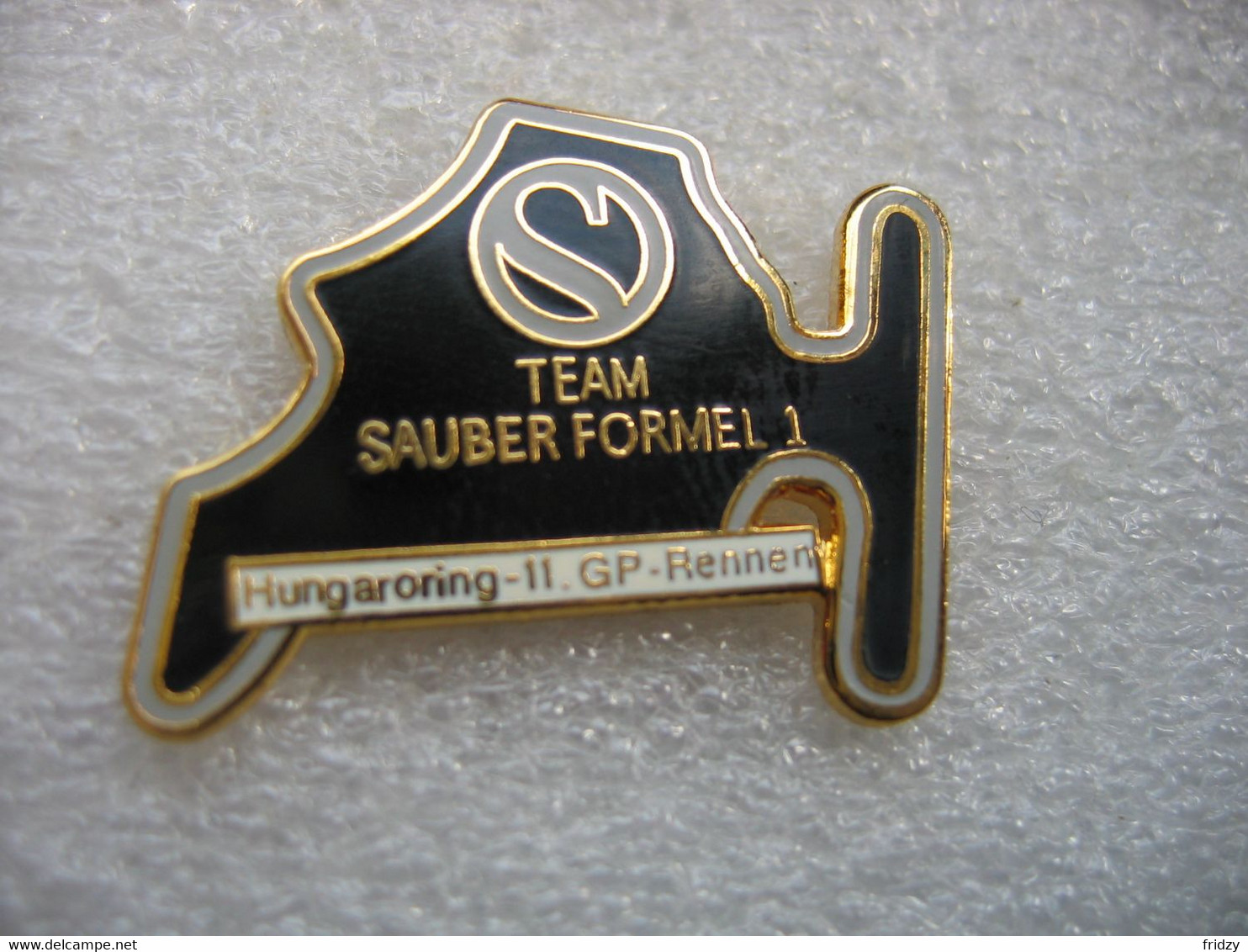 Pin's 11me Course Grand Prix En Formule 1 De La Team SAUBER Sur Le Circuit De HUNGARORING (Hongrie) - F1