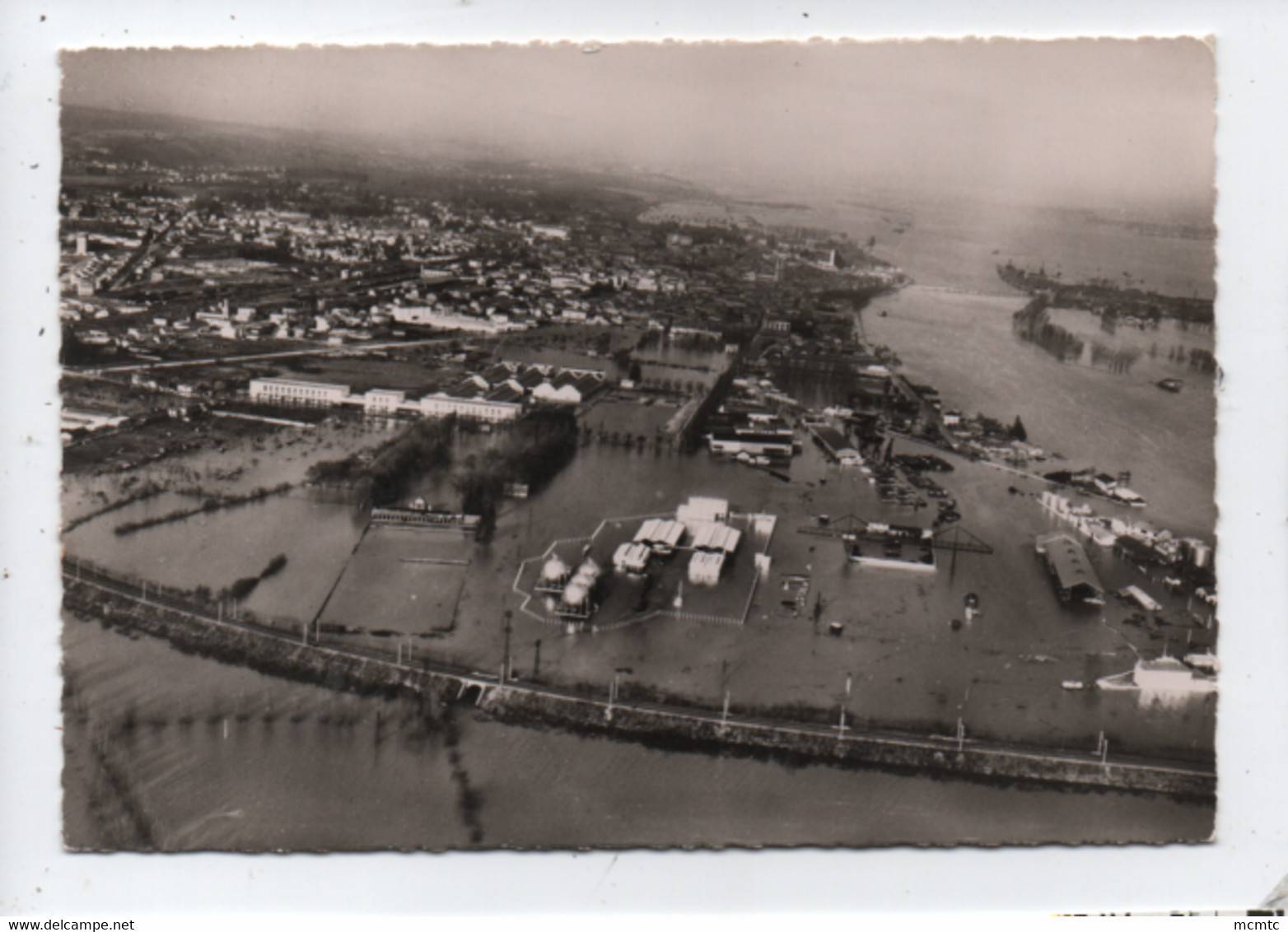 CPSM Grand Format -  Macon  -( Saône -et-Loire) - Vue Aérienne - Inondations 1955 - Le Port Fluvial - Macon