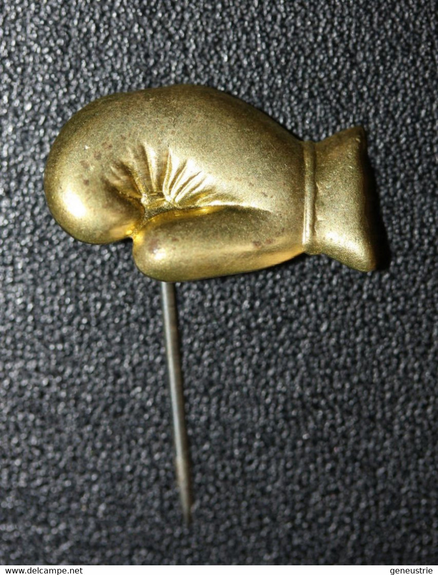 Broche De Boxeur - Club De Boxe En Tôle De Laiton Embouti (années 20/30) - Abbigliamento, Souvenirs & Varie