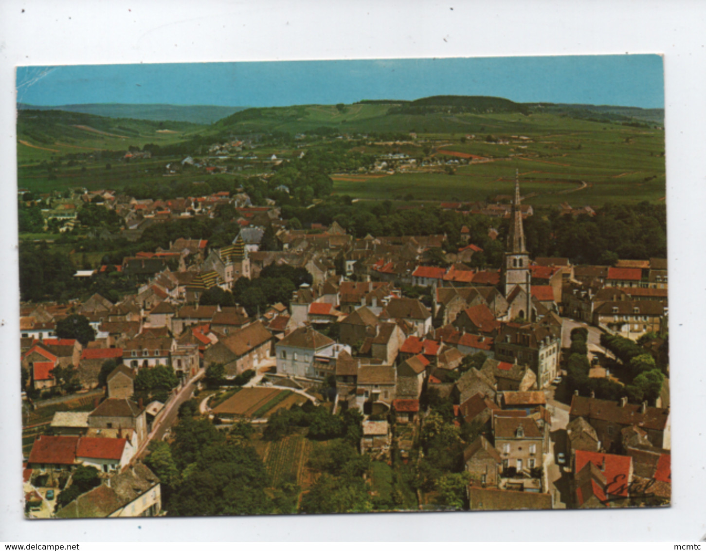 CPM -  En Bourgogne - Meursault  -( Côte D'Or) - Vue Générale Aérienne - L'Eglise Saint Nicolas- L'Hôtel De Ville - Meursault