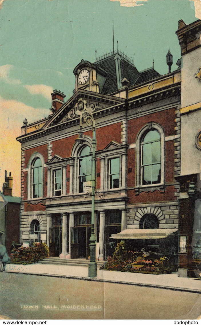 R604253 Maidenhead. Town Hall. 1929 - World