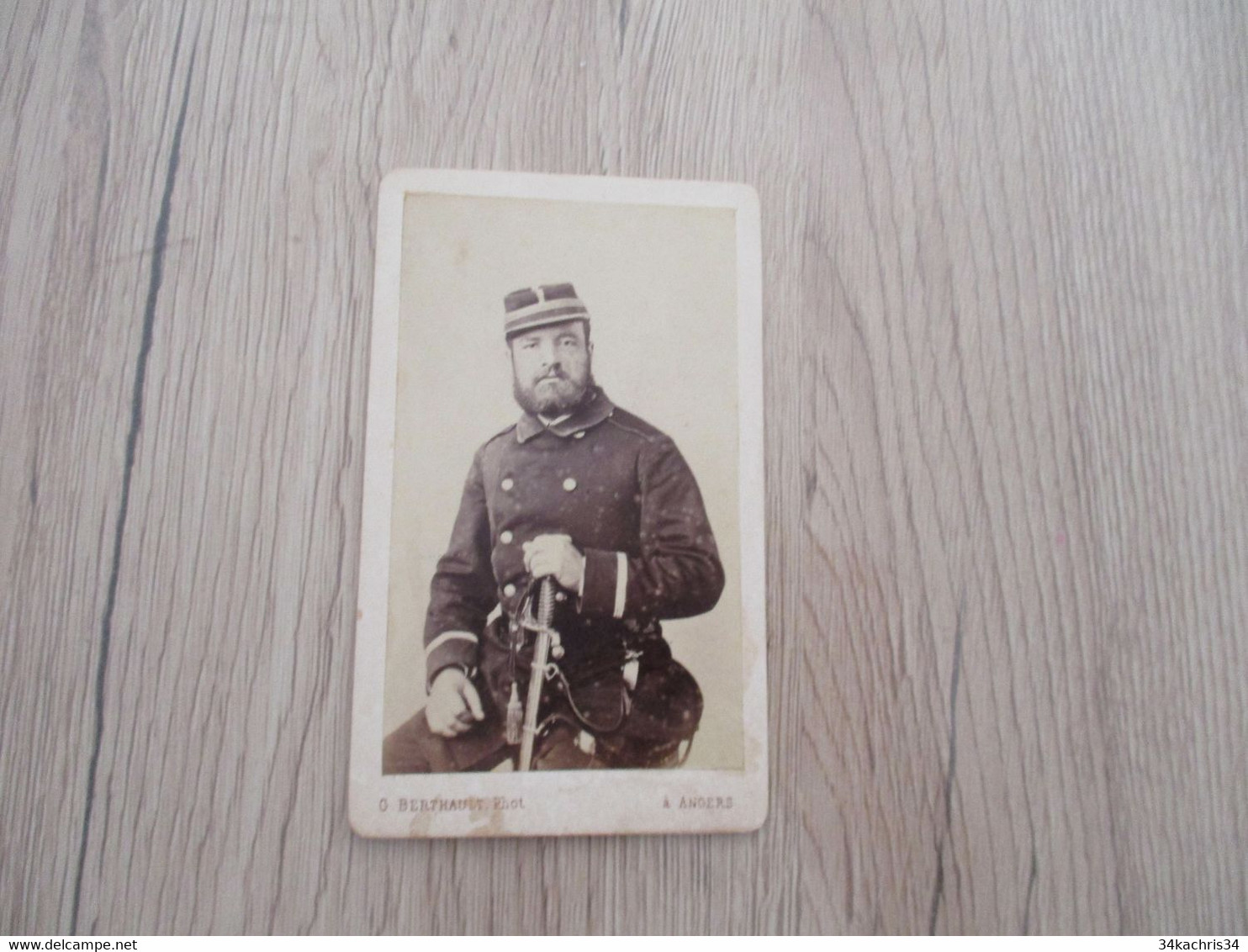 Photo Cabinet CDV  Militaire Vers 1870 Guerre 1870 à Voir? Berthaud Angers Garde Nationale Capitaine - War, Military