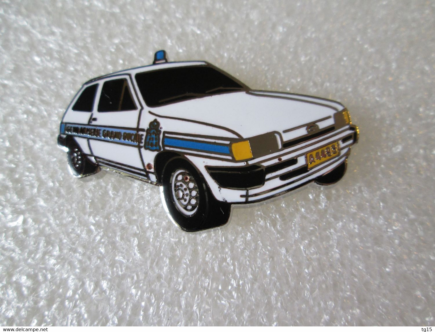 PIN'S    FORD   FIESTA   GENDARMERIE    LUXEMBOURG   Email Grand Feu   DEHA - Ford