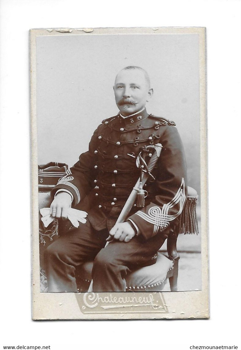 CHATEAUNEUF - CAPITAINE DU 3e REGIMENT D ARTILLERIE - CDV PHOTO - Guerre, Militaire