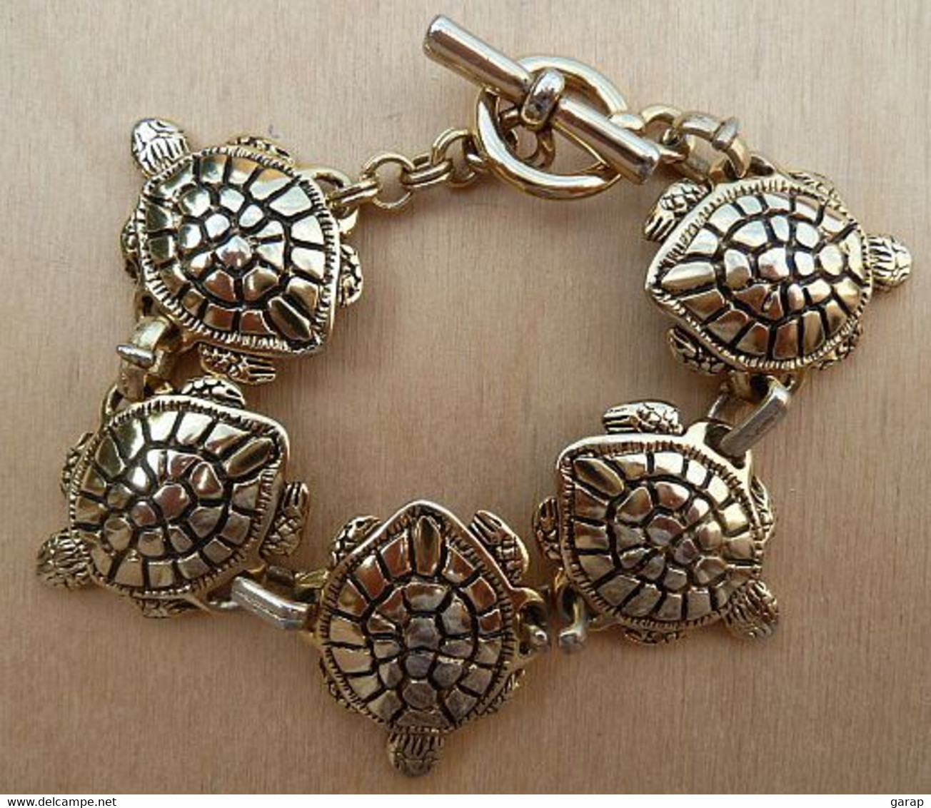 Bra-054 Bracelet Original à Décor De 5 Tortues En Métal Doré De Qualité - Autres & Non Classés