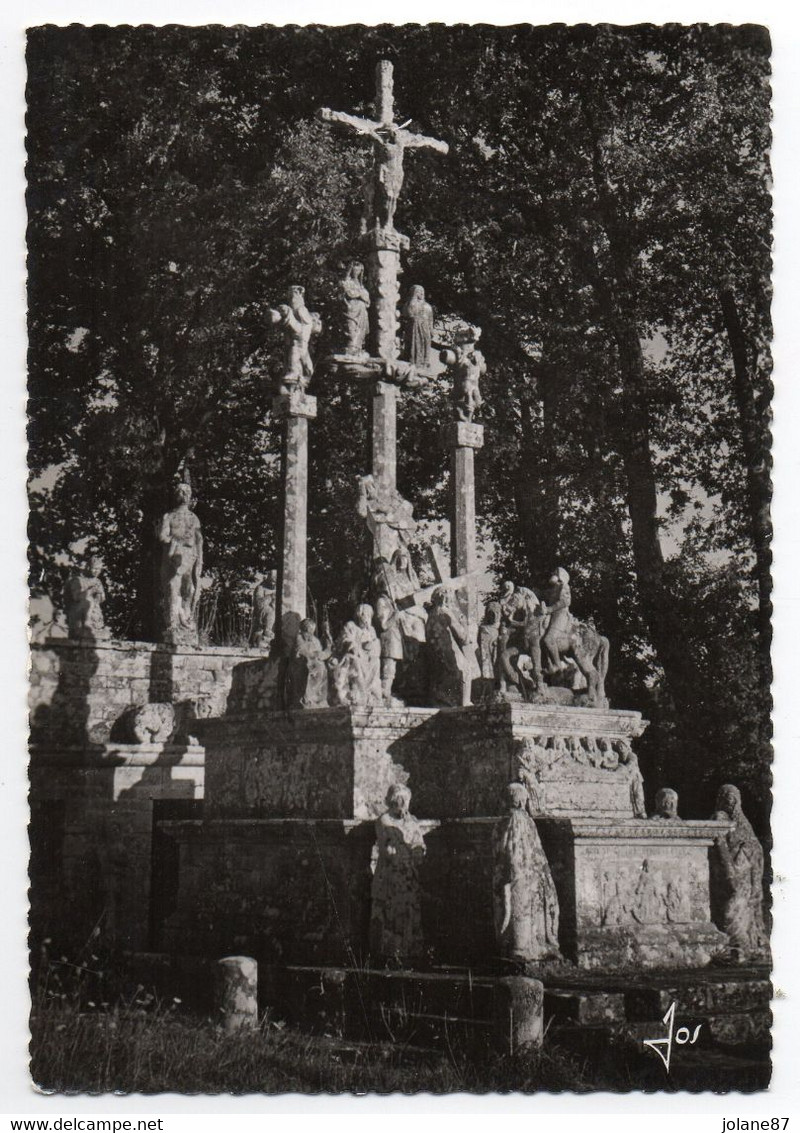 CPSM  56      GUEHENNO      -   CALVAIRE DE 1550 AVEC BAS RELIEFS LA VIE DU CHRIST - Monuments