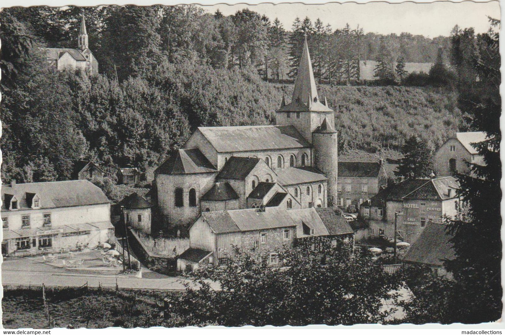 Celles (Belgique) Eglise Et Ermitage - Celles