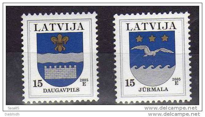 LATVIA 2005 Arms Definitives 15c. With Year Date 2005  MNH / **.  Michel 521-22 Iv - Letland