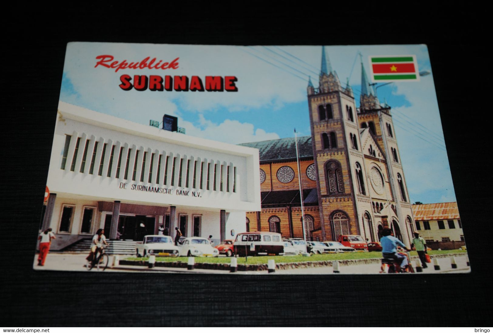 32486-                    SURINAME, SURINAAMSCHE BANK EN KATHEDRAAL / Bus / Auto / Car / Coche / Voiture - Suriname