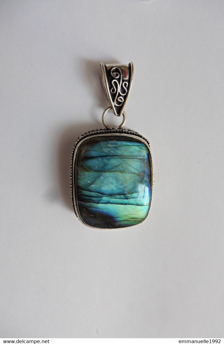 Neuf - Superbe Pendentif En Argent 925 Ciselé Serti D'une Grosse Labradorite Bleutée - Pendentifs