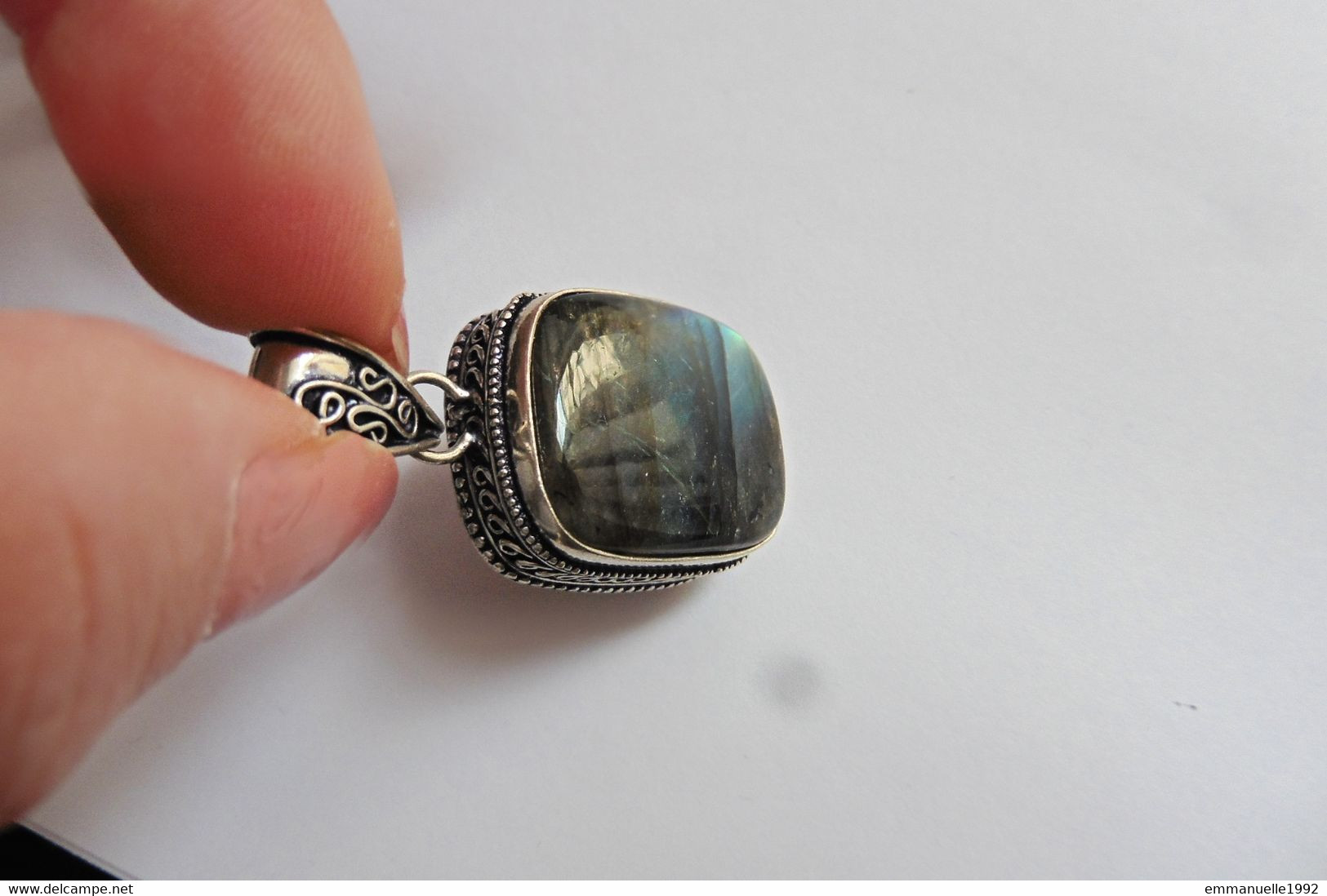 Neuf - Superbe Pendentif En Argent 925 Ciselé Serti D'une Grosse Labradorite Bleutée - Pendentifs