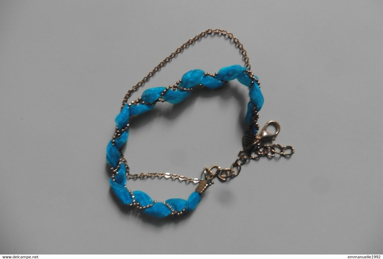 Neuf - Bracelet double chaîne et ruban tressé bleu turquoise et or - réglable